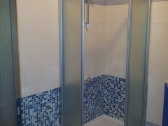 Con riduzione ingombro vasca e piastrellatura