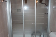 Sostituzione vasca con doccia in nicchia racchiusa fra tre pareti